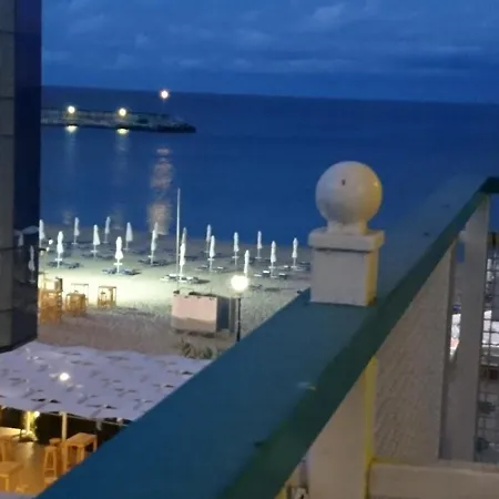 Berlin Golden * Golden Sands